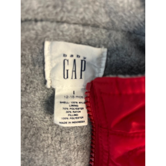 Baby Gap 12-18M Red Puffer Vest Full Zip Fleece Lining Gray Zip Nylon‎ Rayon - Picture 4 of 5
